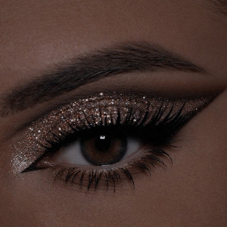 Maquillage yeux noisette doré