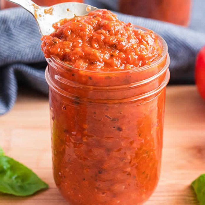 Sauce tomate maison mijotée